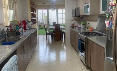 Casa en Venta en Metepec Edo. de Mexico con uso de suelo