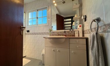 PH cuatro ambientes cochera y terraza venta en Sarandi apto credito