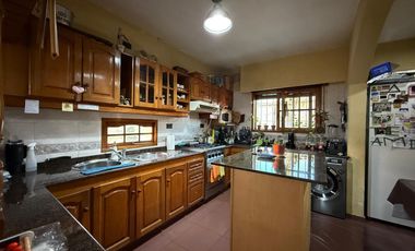 PH cuatro ambientes cochera y terraza venta en Sarandi apto credito