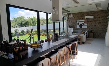 Venta Casa de Lujo en Playa La Coqueta, Tequesquitengo