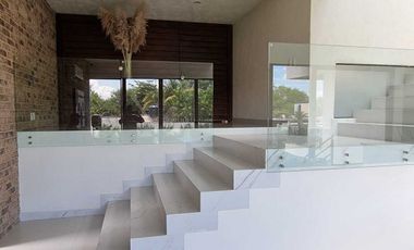 Venta Casa de Lujo en Playa La Coqueta, Tequesquitengo