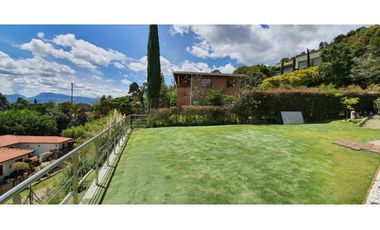 Venta Casa Loma del Chocho Envigado con vista a la ciudad