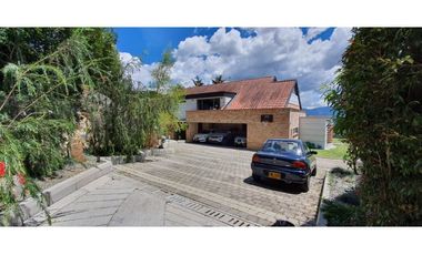 Venta Casa Loma del Chocho Envigado con vista a la ciudad