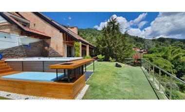 Venta Casa Loma del Chocho Envigado con vista a la ciudad