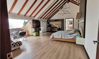 Venta Casa Loma del Chocho Envigado con vista a la ciudad