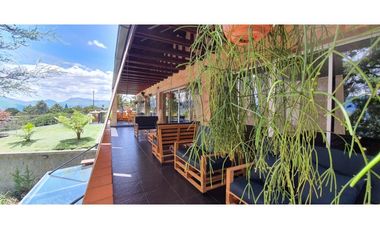 Venta Casa Loma del Chocho Envigado con vista a la ciudad