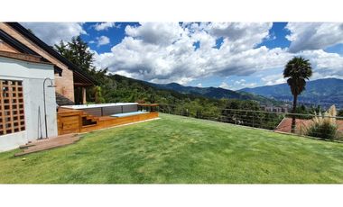 Venta Casa Loma del Chocho Envigado con vista a la ciudad