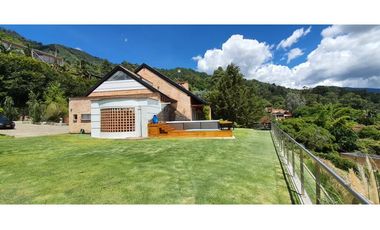 Venta Casa Loma del Chocho Envigado con vista a la ciudad