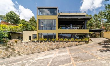 SE VENDE CASA EN LA CALERA 1600m2