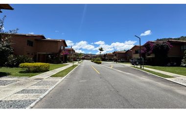 Hermosa casa para la venta en unidad cerrada en el retiro LDC