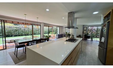 Hermosa casa para la venta en unidad cerrada en el retiro LDC