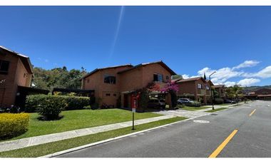 Hermosa casa para la venta en unidad cerrada en el retiro LDC