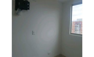 Arriendo apto en conjunto cerrado en Madrid $1.000.000