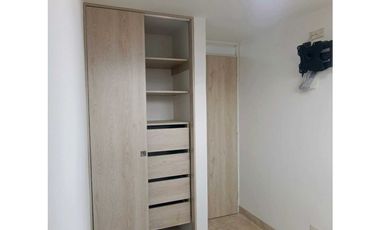 Arriendo apto en conjunto cerrado en Madrid $1.000.000