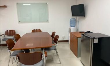 Oficina totalmente amoblada en arriendo en El Poblado, Milla de Oro