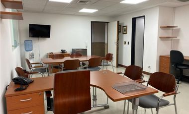 Oficina totalmente amoblada en arriendo en El Poblado, Milla de Oro