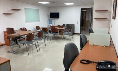 Oficina totalmente amoblada en arriendo en El Poblado, Milla de Oro