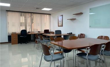 Oficina totalmente amoblada en arriendo en El Poblado, Milla de Oro
