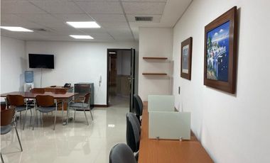 Oficina totalmente amoblada en arriendo en El Poblado, Milla de Oro