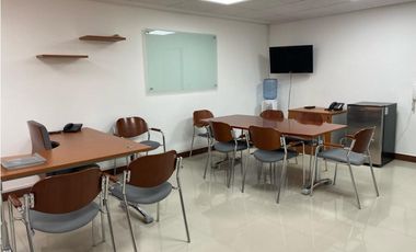 Oficina totalmente amoblada en arriendo en El Poblado, Milla de Oro