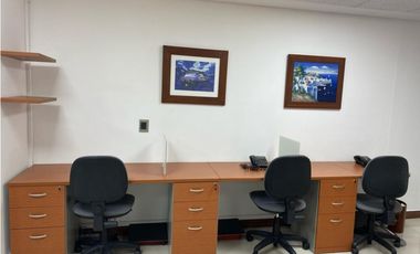 Oficina totalmente amoblada en arriendo en El Poblado, Milla de Oro