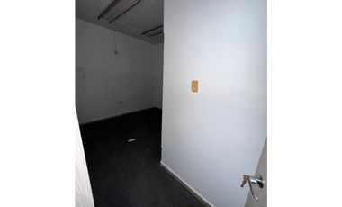 ARRIENDO OFICINA CON O SIN MOBILIARIO