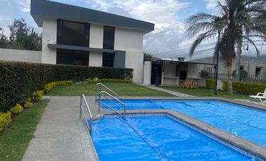 Venta casa a estrenar, sector Mitad del Mundo