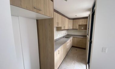 Venta casa a estrenar, sector Mitad del Mundo