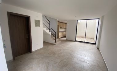 Venta casa a estrenar, sector Mitad del Mundo