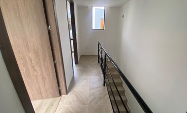 Venta casa a estrenar, sector Mitad del Mundo