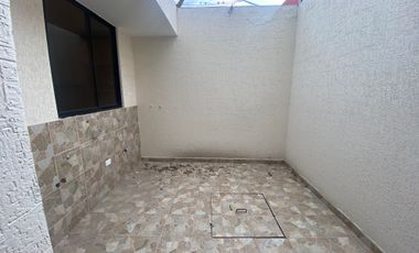 Venta casa a estrenar, sector Mitad del Mundo