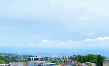 RUMAH DI DAGO  2 LANTAI VIEW BANDUNG LOKASI STRATEGIS MENGUNTUNGKAN COCOK UNTUK CAFE, GUEST HOUSE, HUNIAN, KANTOR ATAU INVESTASI, SEBELAH LAPANGAN GOLF DAGO BANDUNG
