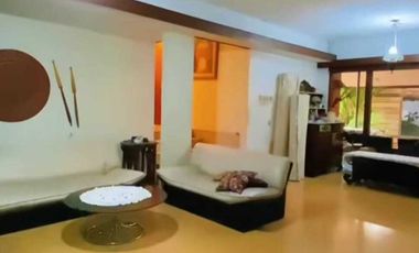 RUMAH DI DAGO  2 LANTAI VIEW BANDUNG LOKASI STRATEGIS MENGUNTUNGKAN COCOK UNTUK CAFE, GUEST HOUSE, HUNIAN, KANTOR ATAU INVESTASI, SEBELAH LAPANGAN GOLF DAGO BANDUNG