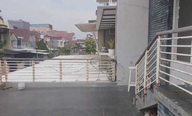Di Jual Cepat Rumah Mewah Hoek Taman Surya, Cengkareng Jakarta Barat