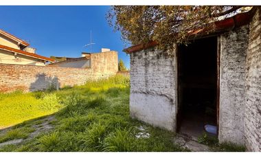 Venta casa 4 Amb a refaccionar Paso del Rey centro
