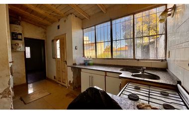 Venta casa 4 Amb a refaccionar Paso del Rey centro