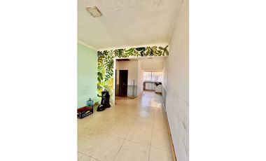 Venta casa 4 Amb a refaccionar Paso del Rey centro