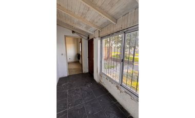 Venta casa 4 Amb a refaccionar Paso del Rey centro