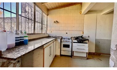 Venta casa 4 Amb a refaccionar Paso del Rey centro