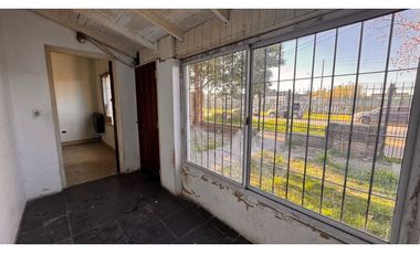 Venta casa 4 Amb a refaccionar Paso del Rey centro