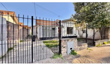 Venta casa 4 Amb a refaccionar Paso del Rey centro