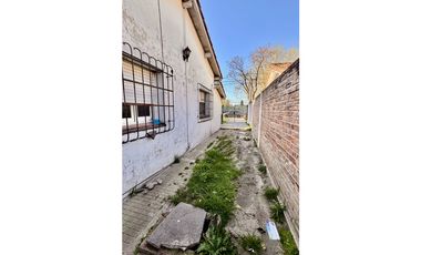 Venta casa 4 Amb a refaccionar Paso del Rey centro