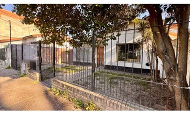 Venta casa 4 Amb a refaccionar Paso del Rey centro