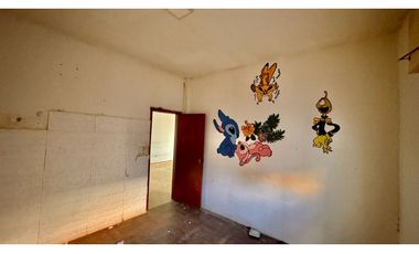 Venta casa 4 Amb a refaccionar Paso del Rey centro