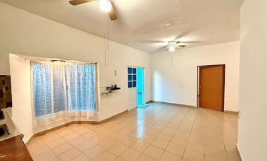 * CASA EN UN NIVEL CON AMPLIOS ESPACIOS  , A 2 MIN DEL CENTRO DE CONVENCIONES  (SUR DE CUERNAVACA)* 