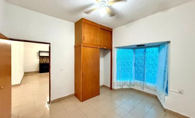 * CASA EN UN NIVEL CON AMPLIOS ESPACIOS  , A 2 MIN DEL CENTRO DE CONVENCIONES  (SUR DE CUERNAVACA)* 