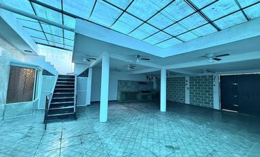 * CASA EN UN NIVEL CON AMPLIOS ESPACIOS  , A 2 MIN DEL CENTRO DE CONVENCIONES  (SUR DE CUERNAVACA)* 