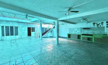 * CASA EN UN NIVEL CON AMPLIOS ESPACIOS  , A 2 MIN DEL CENTRO DE CONVENCIONES  (SUR DE CUERNAVACA)* 