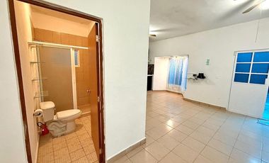 * CASA EN UN NIVEL CON AMPLIOS ESPACIOS  , A 2 MIN DEL CENTRO DE CONVENCIONES  (SUR DE CUERNAVACA)* 