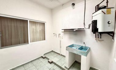 * CASA EN UN NIVEL CON AMPLIOS ESPACIOS  , A 2 MIN DEL CENTRO DE CONVENCIONES  (SUR DE CUERNAVACA)* 